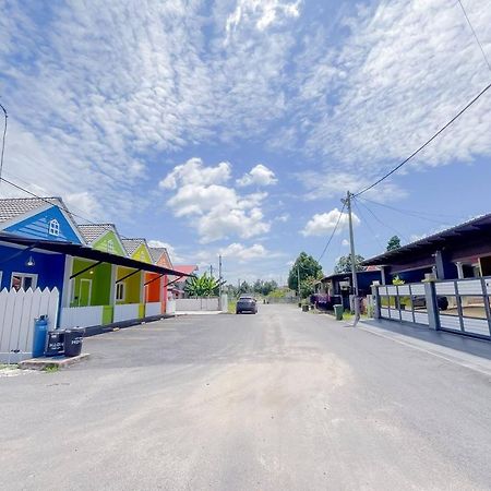Auranad Tinyhouse Bandar Tanah Merah Wifi Netflix Exterior photo