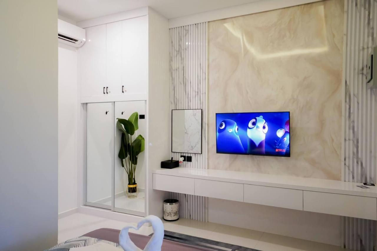 Auranad Tinyhouse Bandar Tanah Merah Wifi Netflix Exterior photo