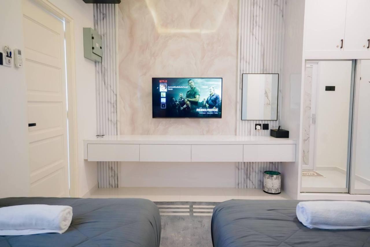 Auranad Tinyhouse Bandar Tanah Merah Wifi Netflix Exterior photo